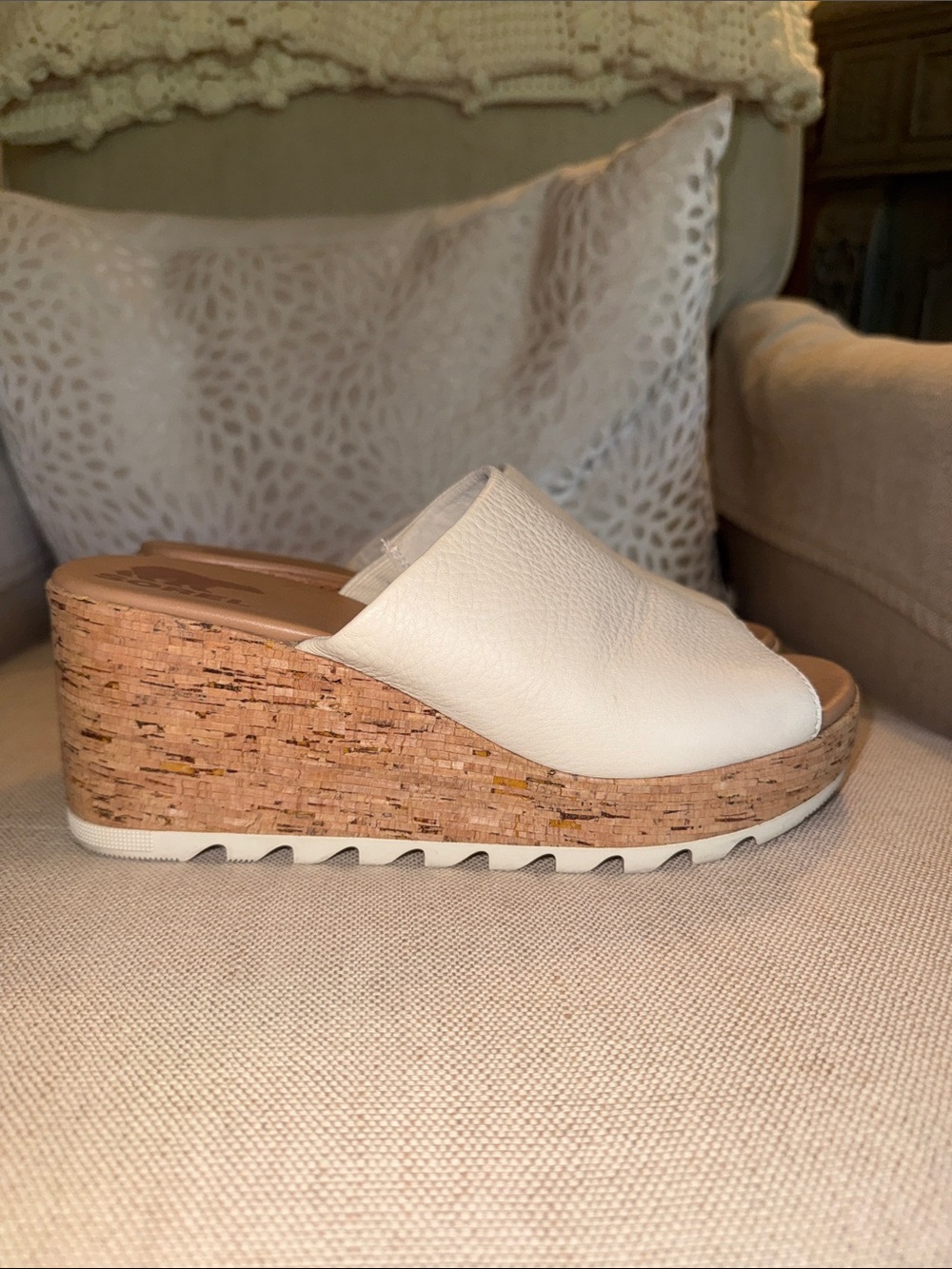 Sorel Cameron Wedge Mule Sandals - Leather women’s size 8.5 Cream Neutral Heel